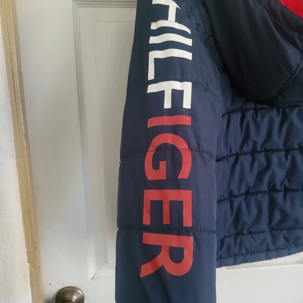 Kids Tommy Hilfiger Navy Puffer Jacket with Red Fleece Lining, Size 7/8